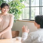 笑顔体操で心も体もリフレッシュ！自然に笑顔が引き出せる方法